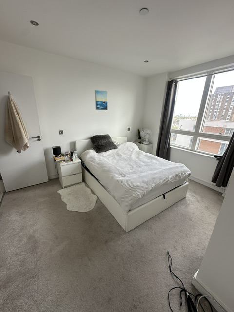 Room Grant Road in Greater London