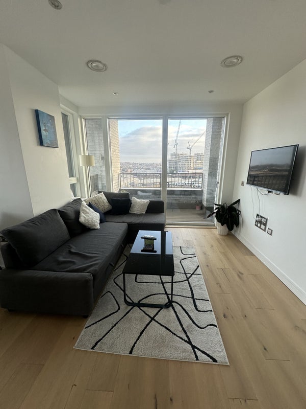 Room Grant Road in Greater London