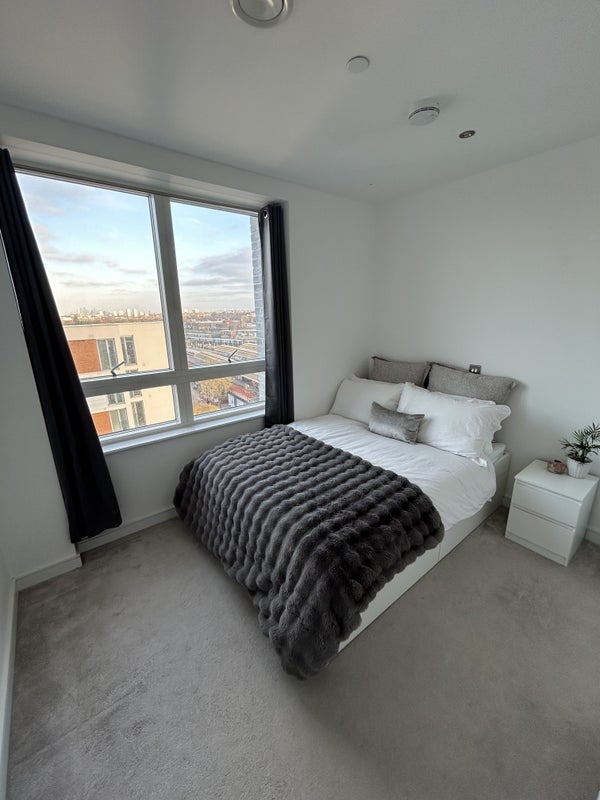 Room Grant Road in Greater London