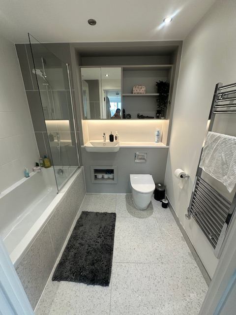 Room Grant Road in Greater London