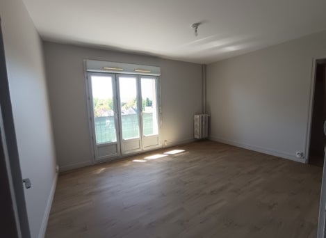 Flat Rue Pasteur in Montholon