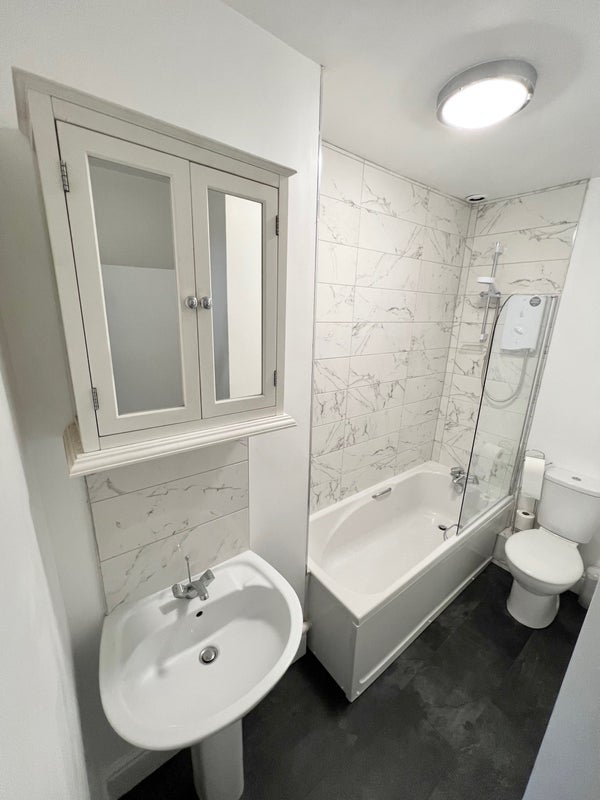 Room Sandown Road in Bristol
