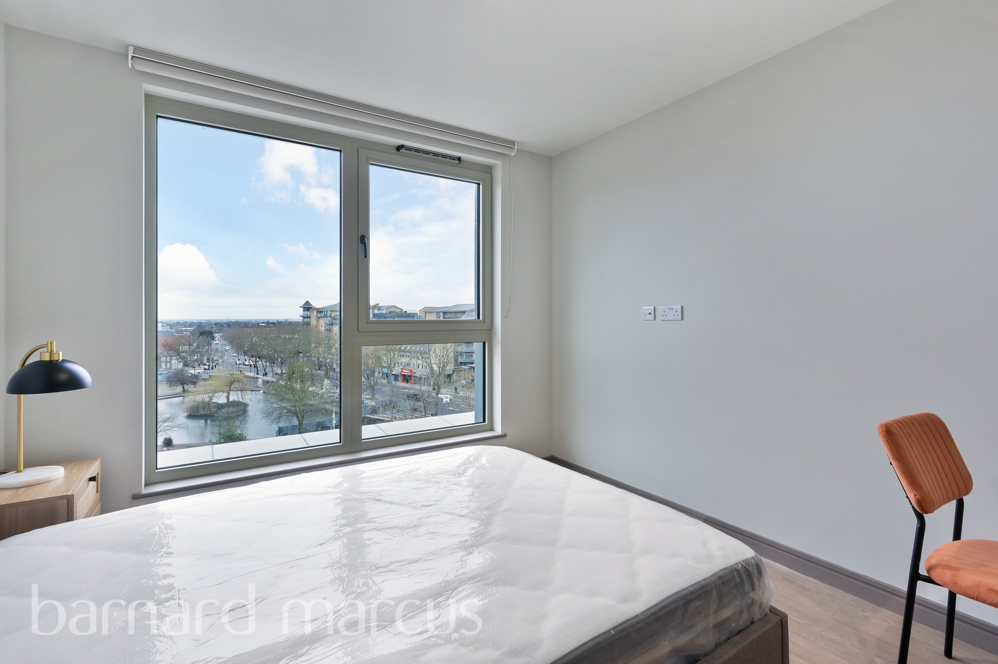 Flat Victoria Road in Greater London