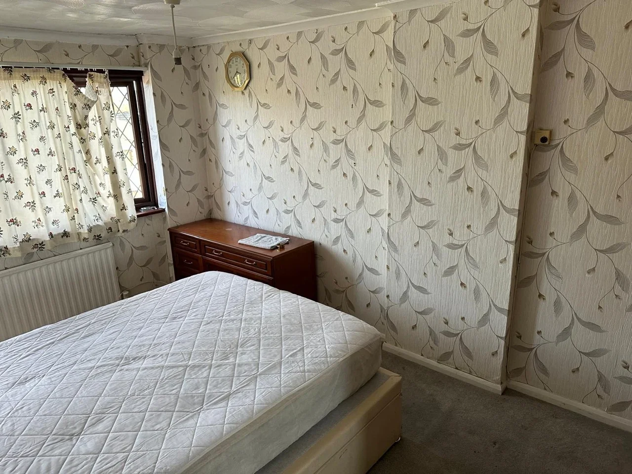 Room Lawn Close in Chatham