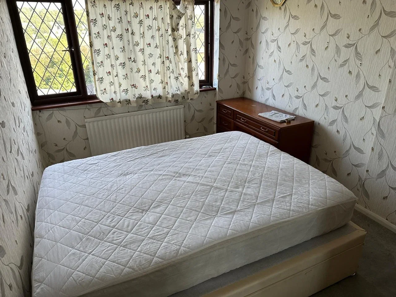 Room Lawn Close in Chatham