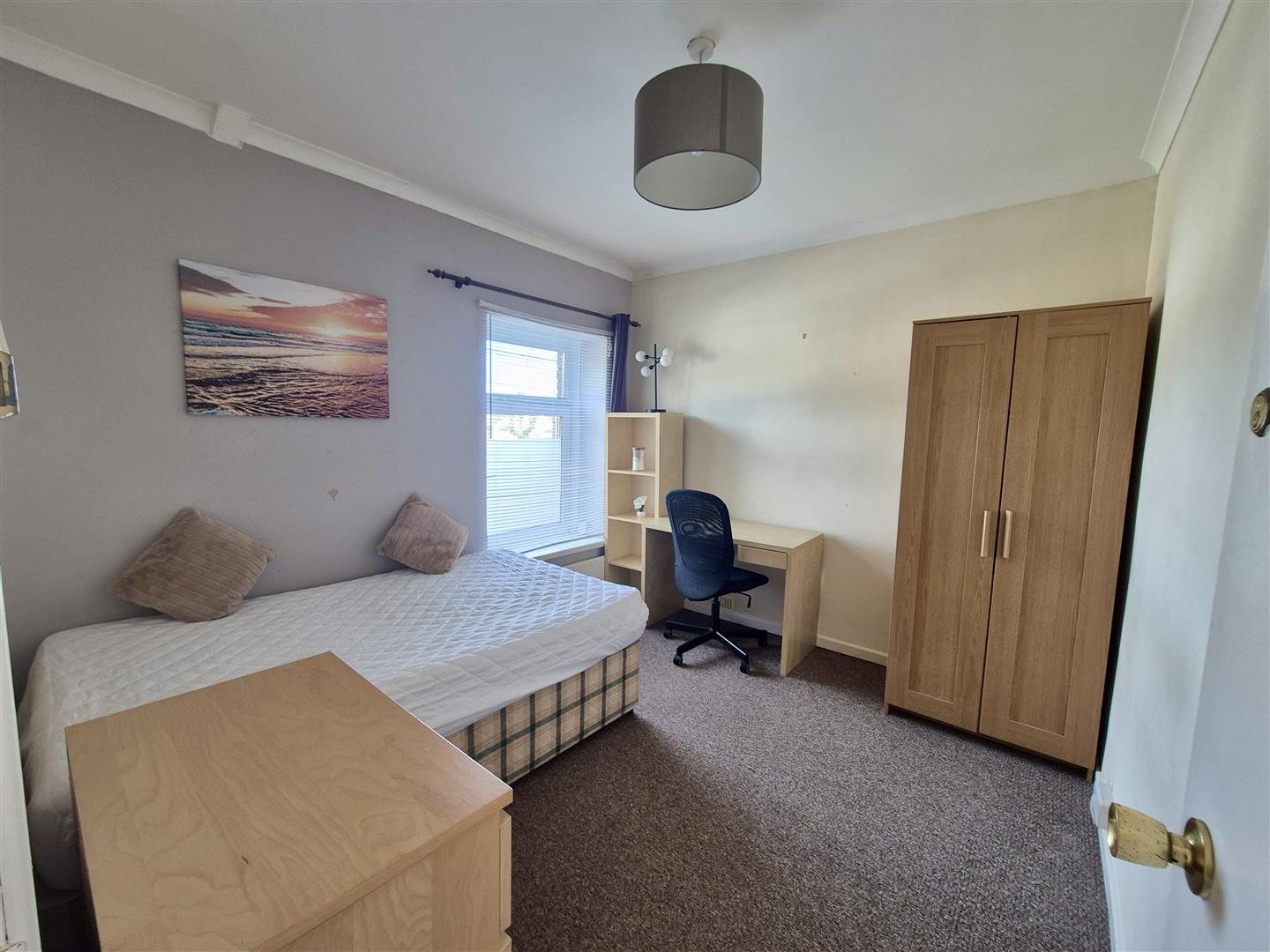 Room Queen Street in Pontypridd
