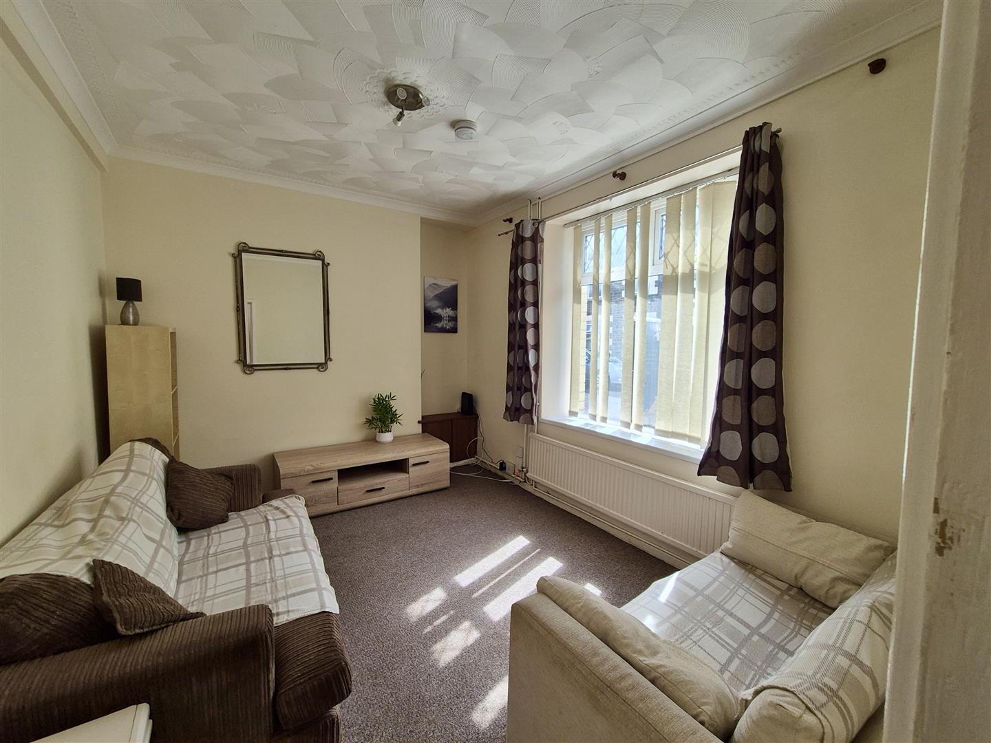 Room Queen Street in Pontypridd