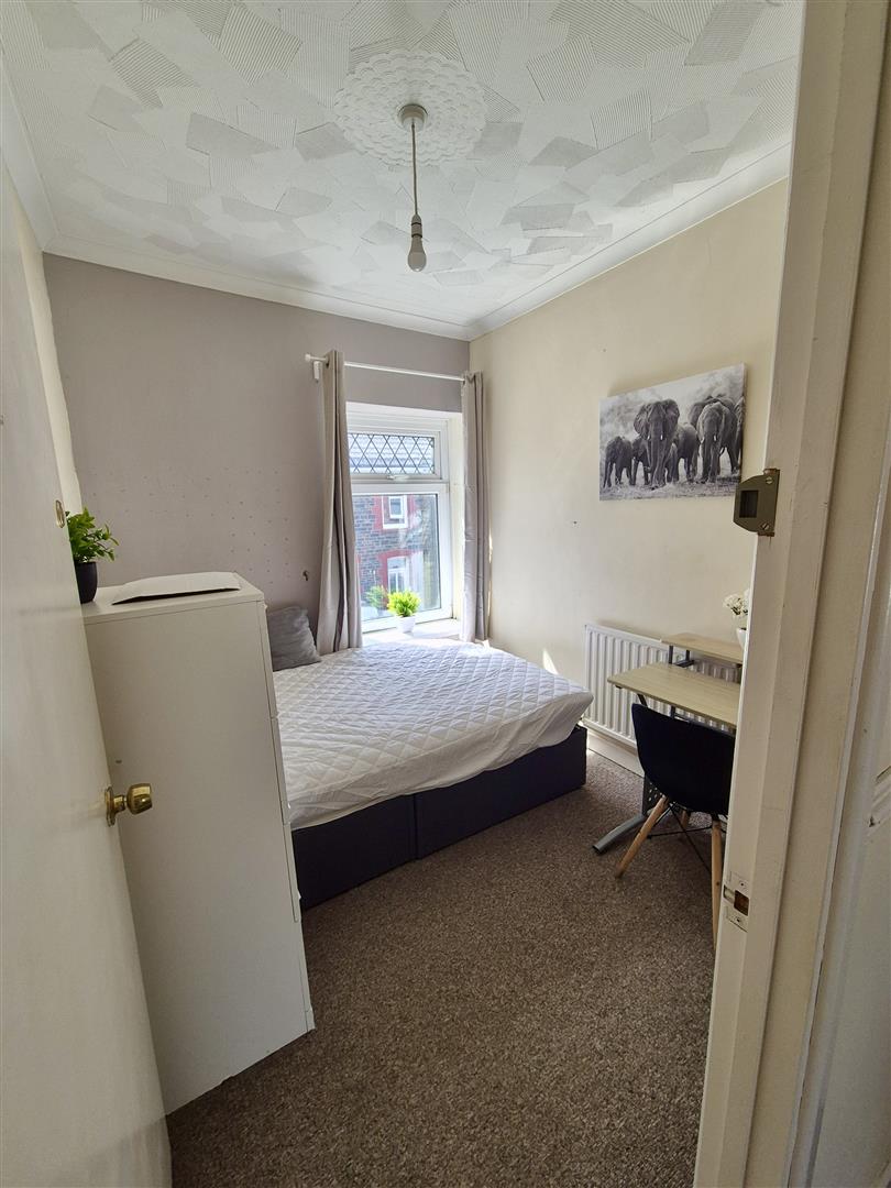Room Queen Street in Pontypridd