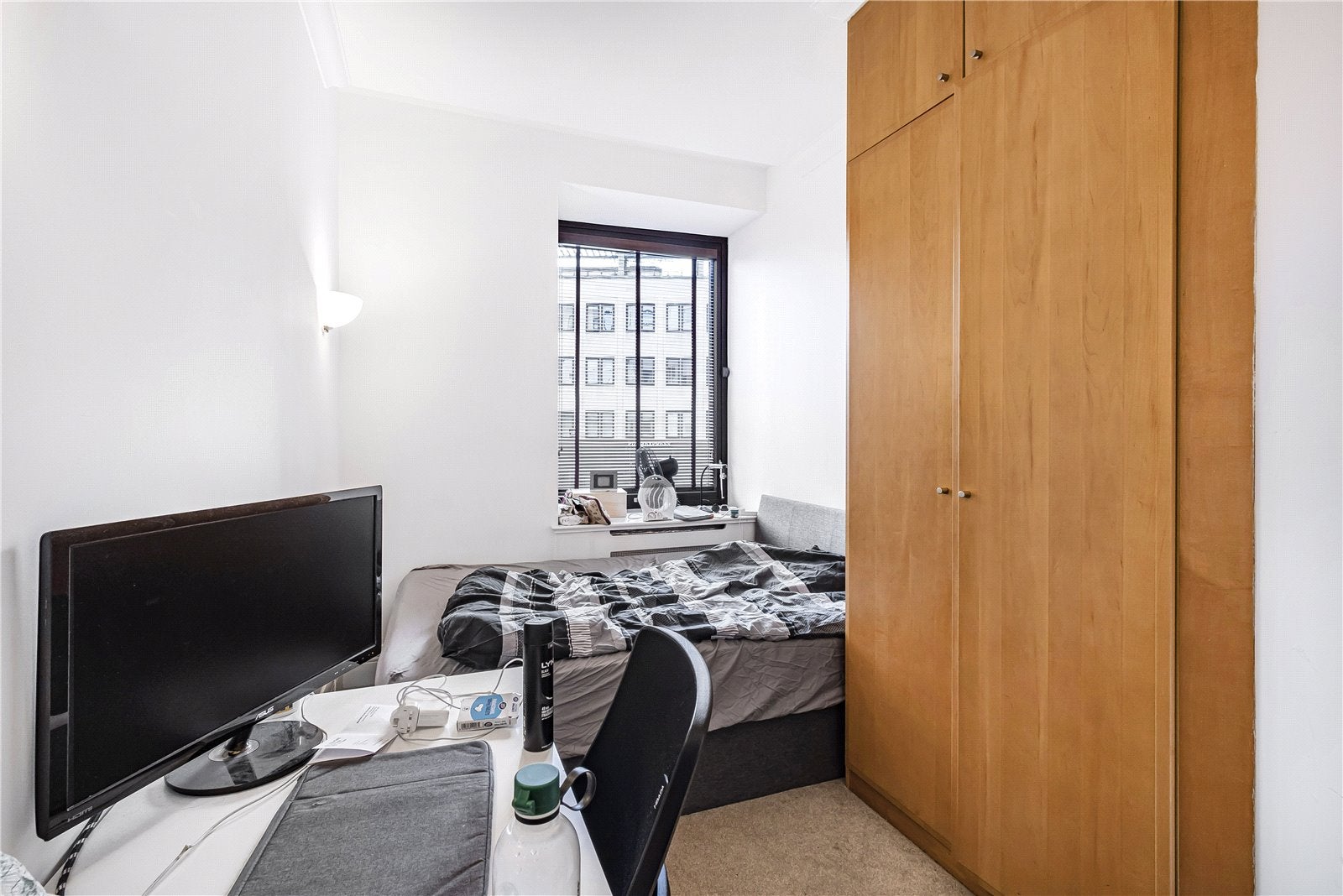 Flat Belvedere Road in Greater London