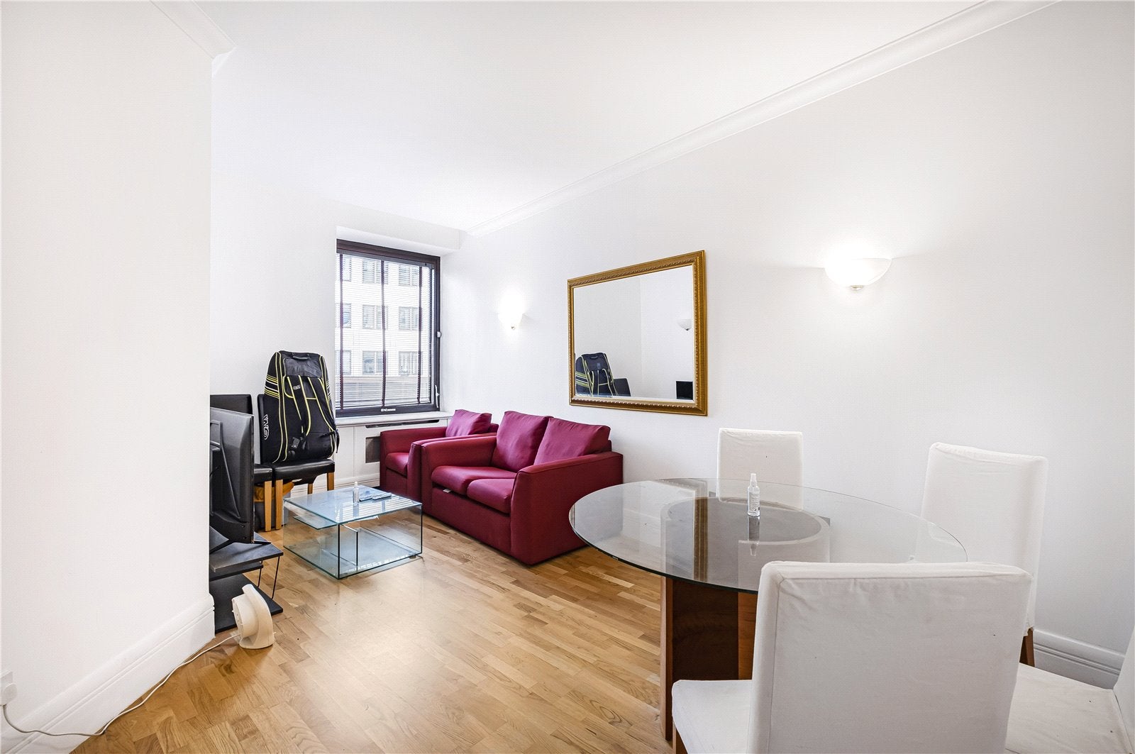 Flat Belvedere Road in Greater London