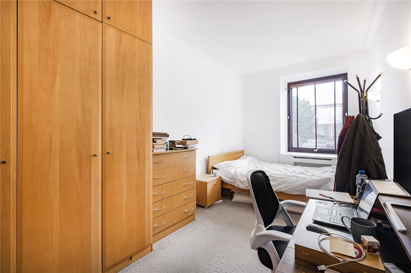 Flat Belvedere Road in Greater London
