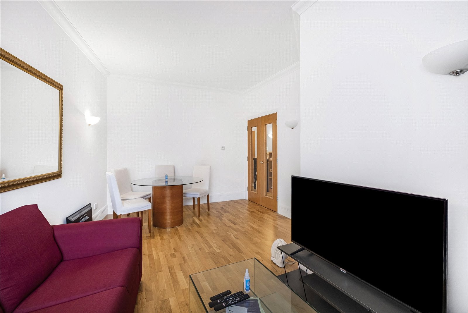 Flat Belvedere Road in Greater London
