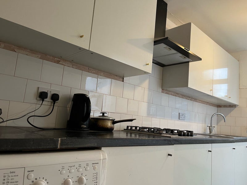 Room Wellington Road in Greater London
