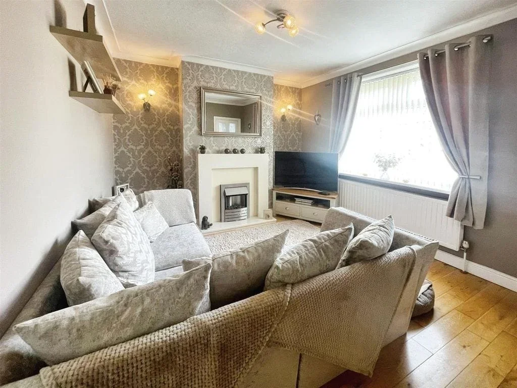 House Leafield Crescent in Bradford