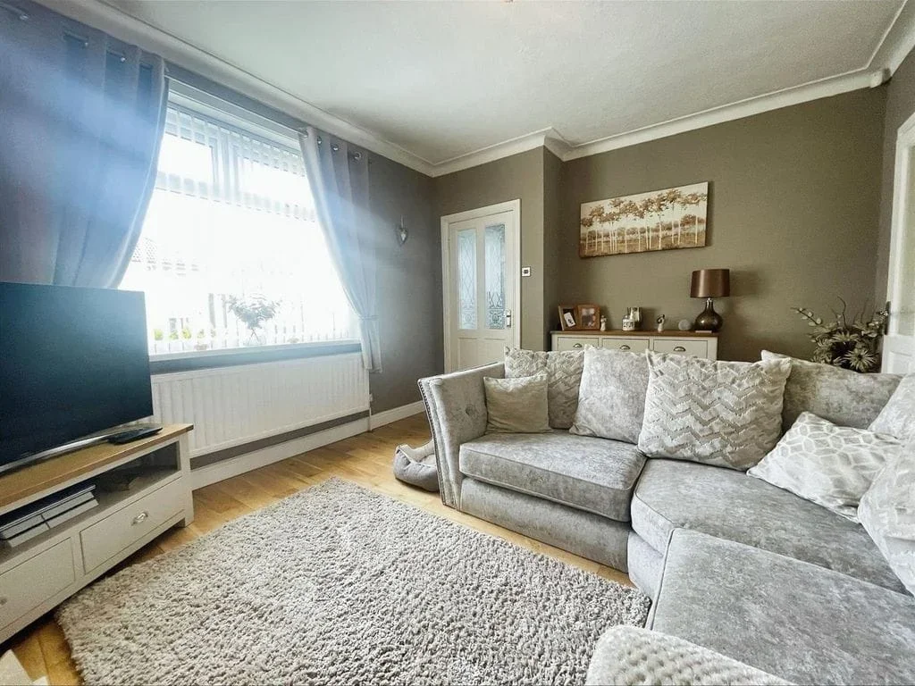 House Leafield Crescent in Bradford