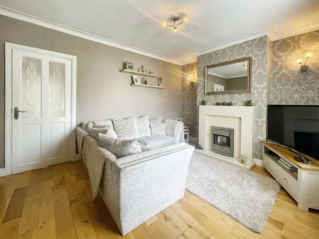 House Leafield Crescent in Bradford