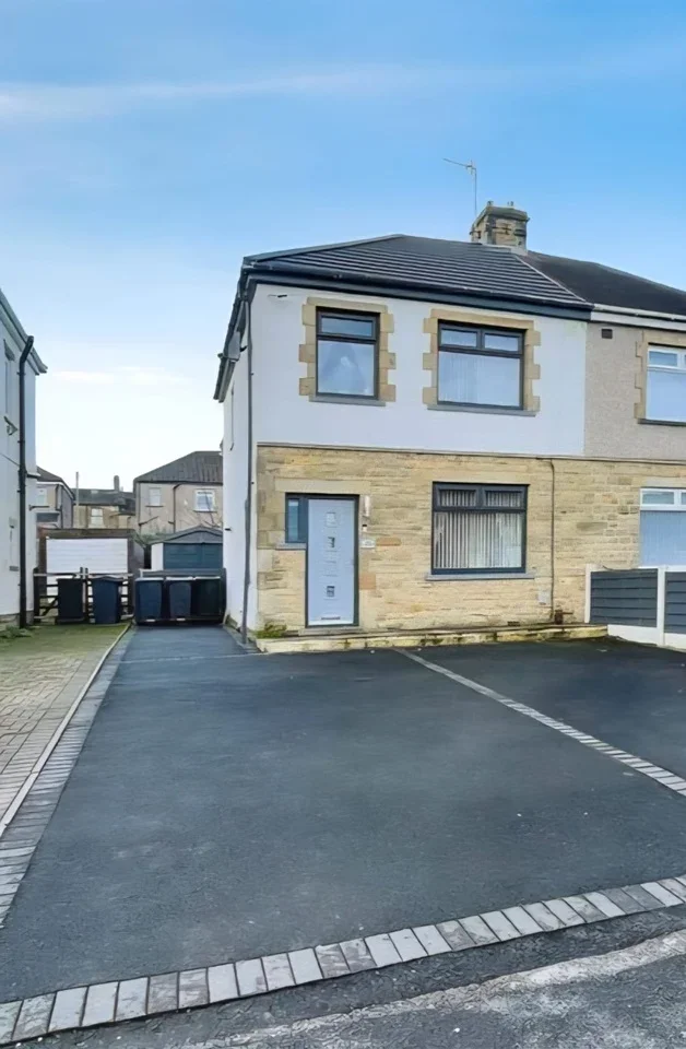 House Leafield Crescent in Bradford
