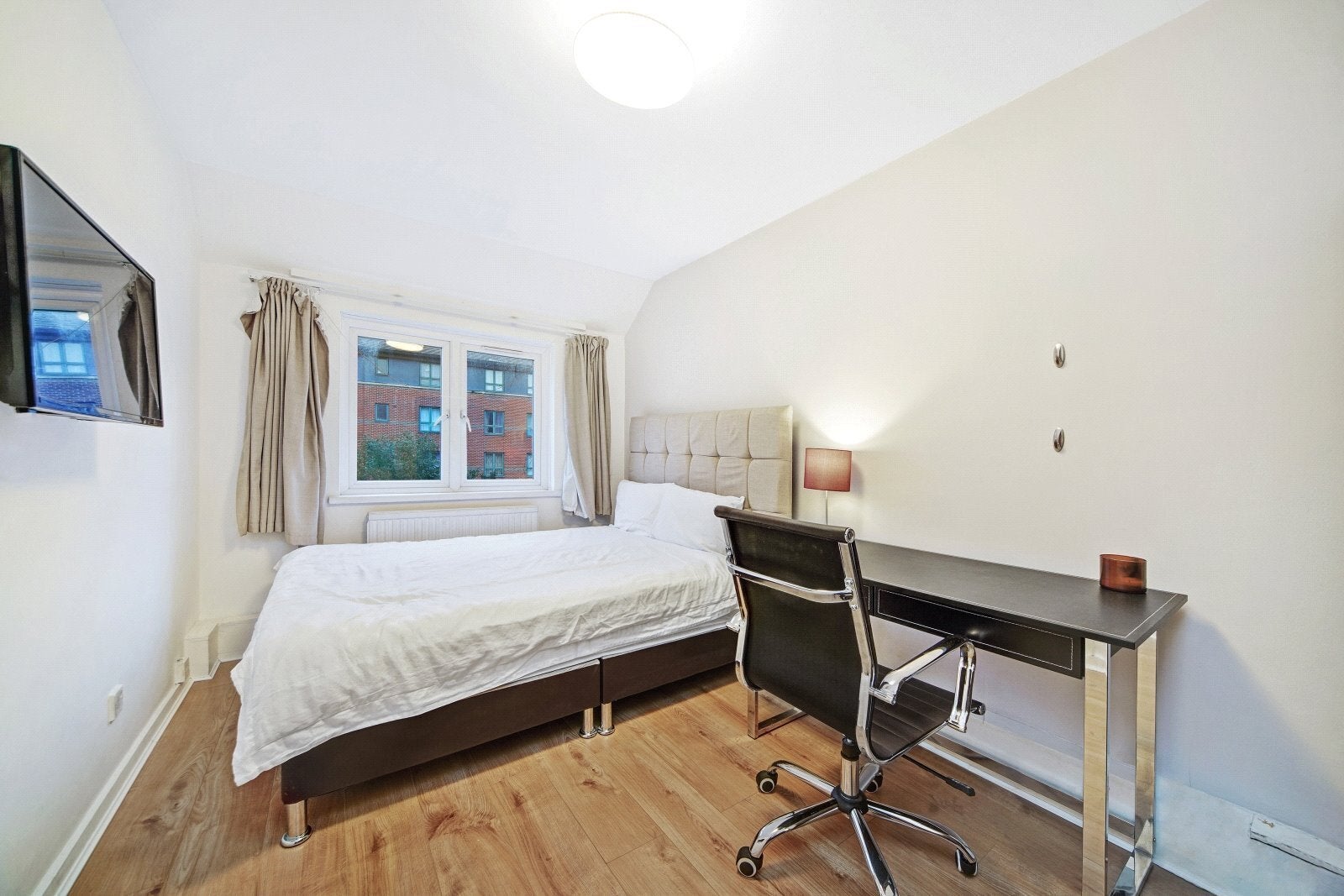 House Campbell Walk in Greater London