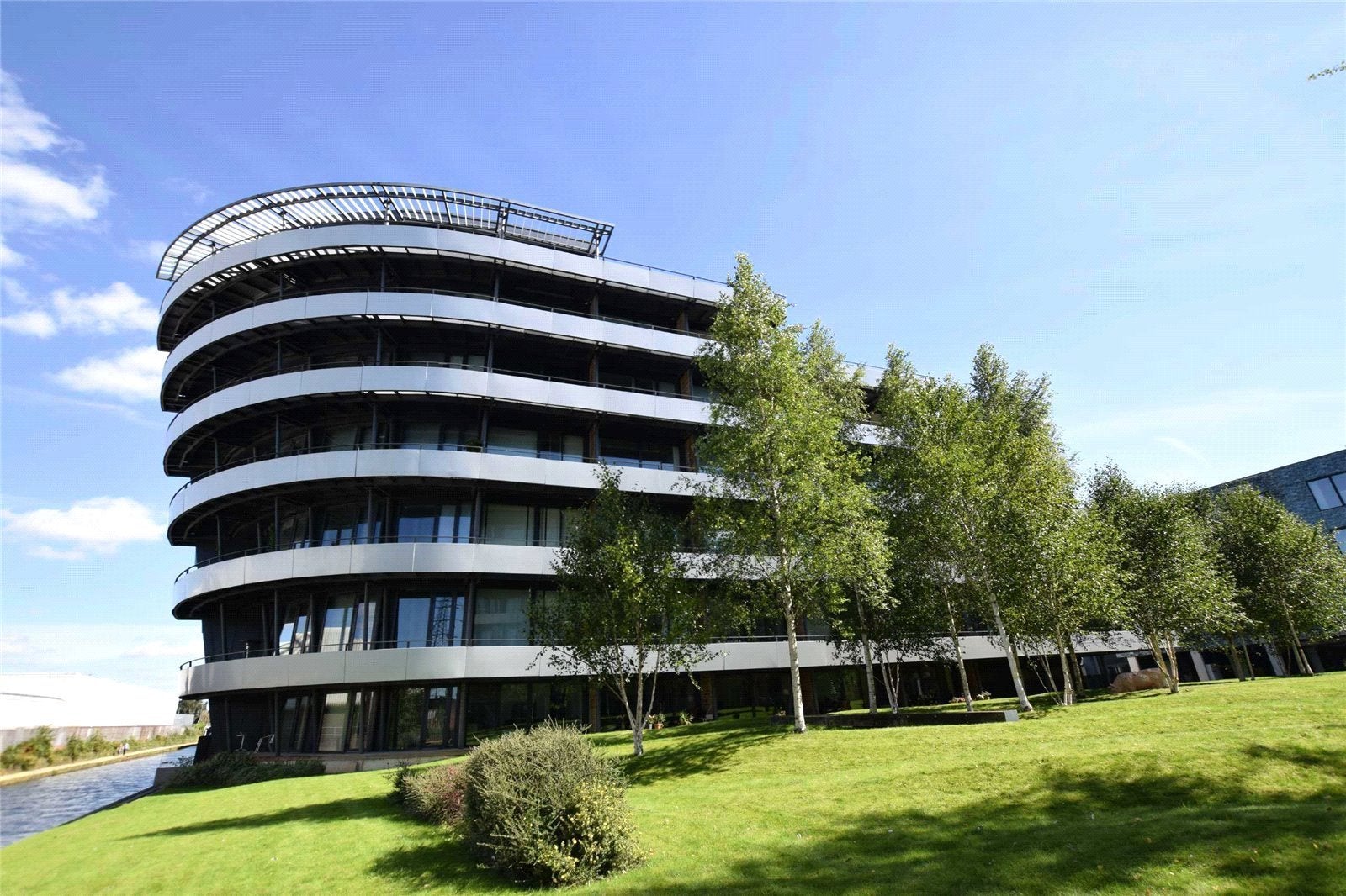 Flat Woodfield Road in Trafford
