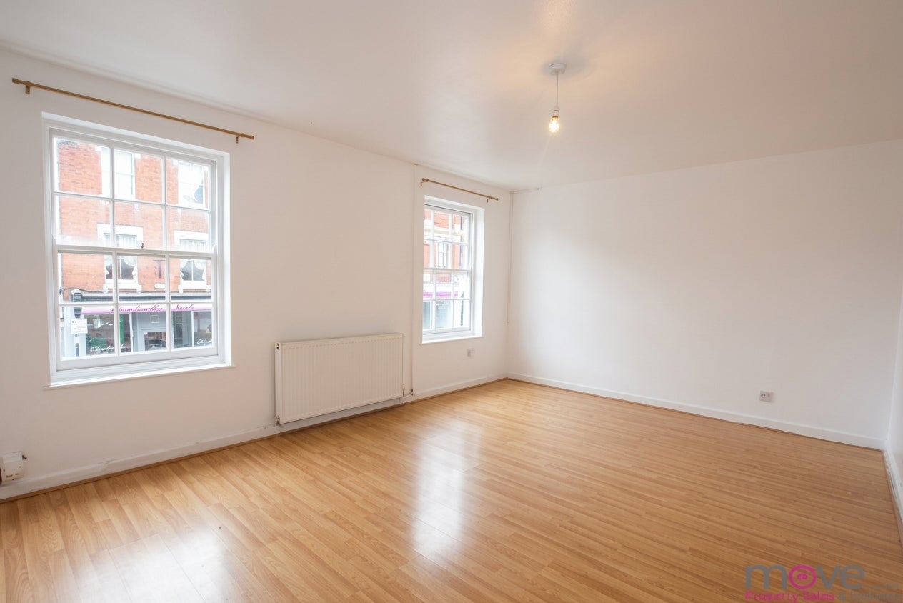 Flat Eastgate Street in Gloucester