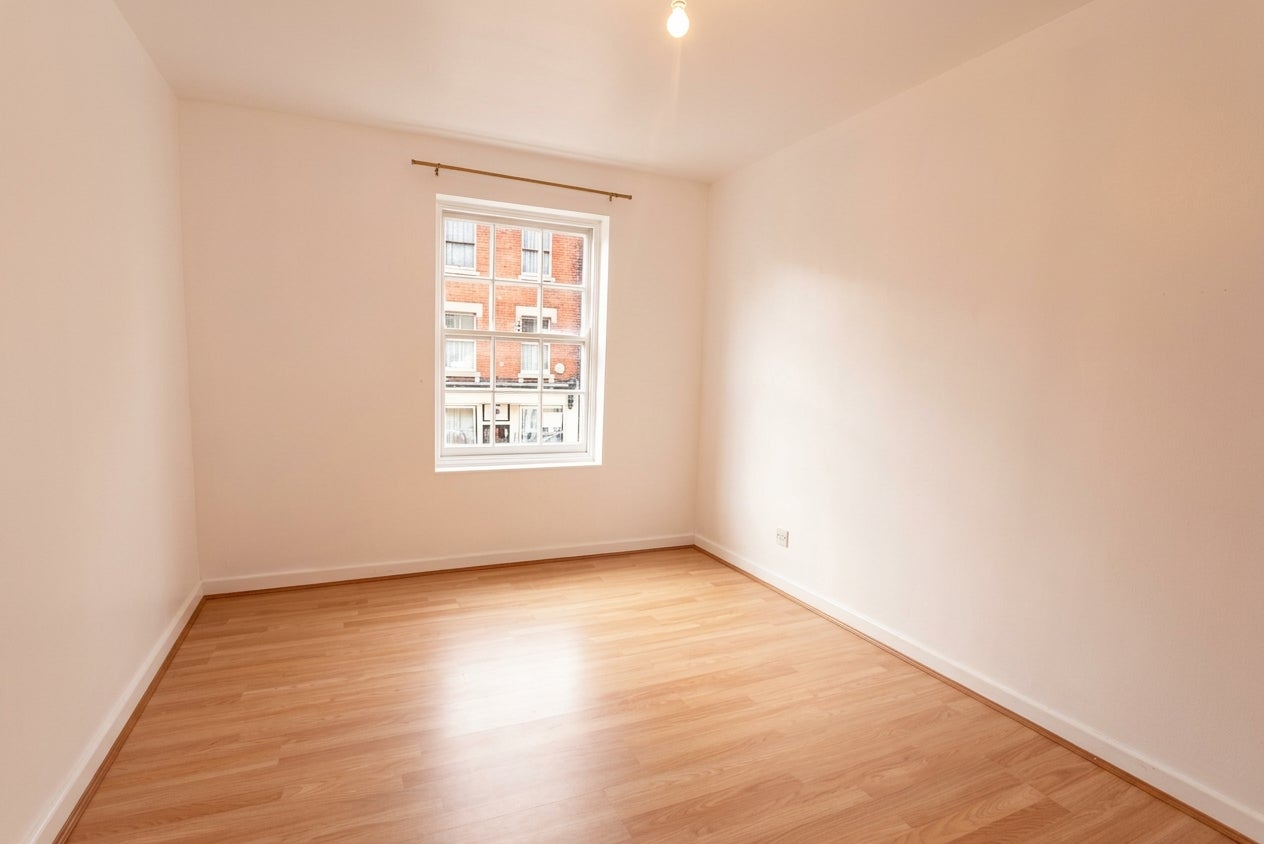 Flat Eastgate Street in Gloucester