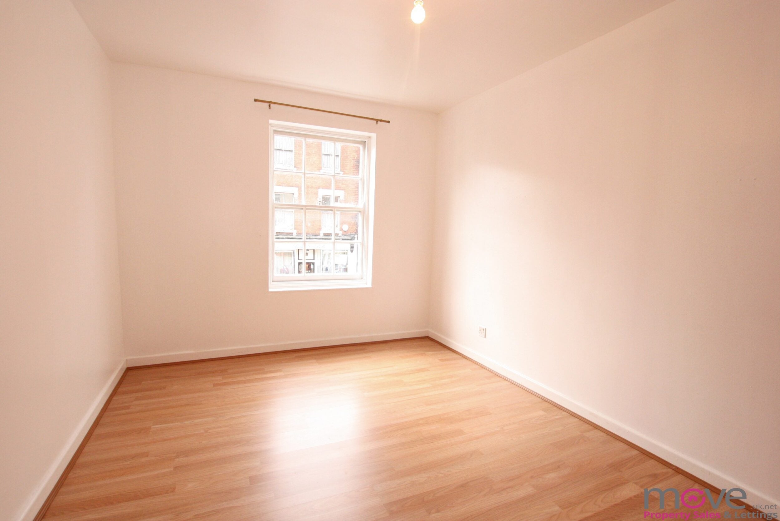 Flat Eastgate Street in Gloucester