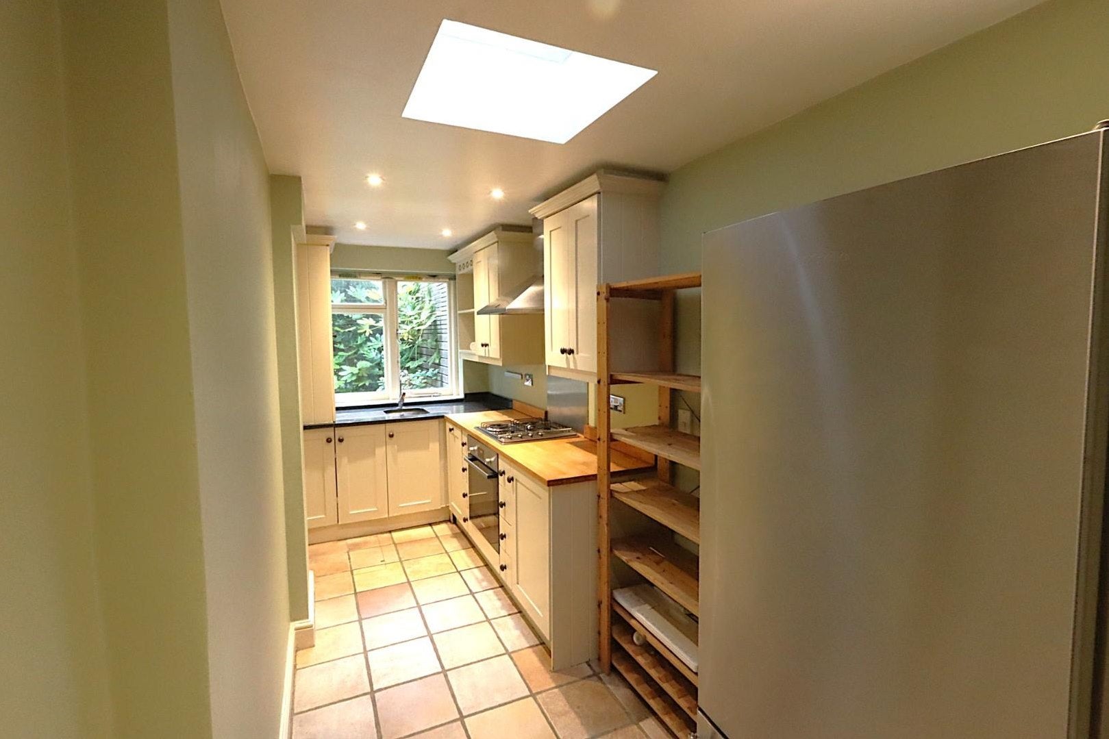 Flat Glenmore Road in Greater London
