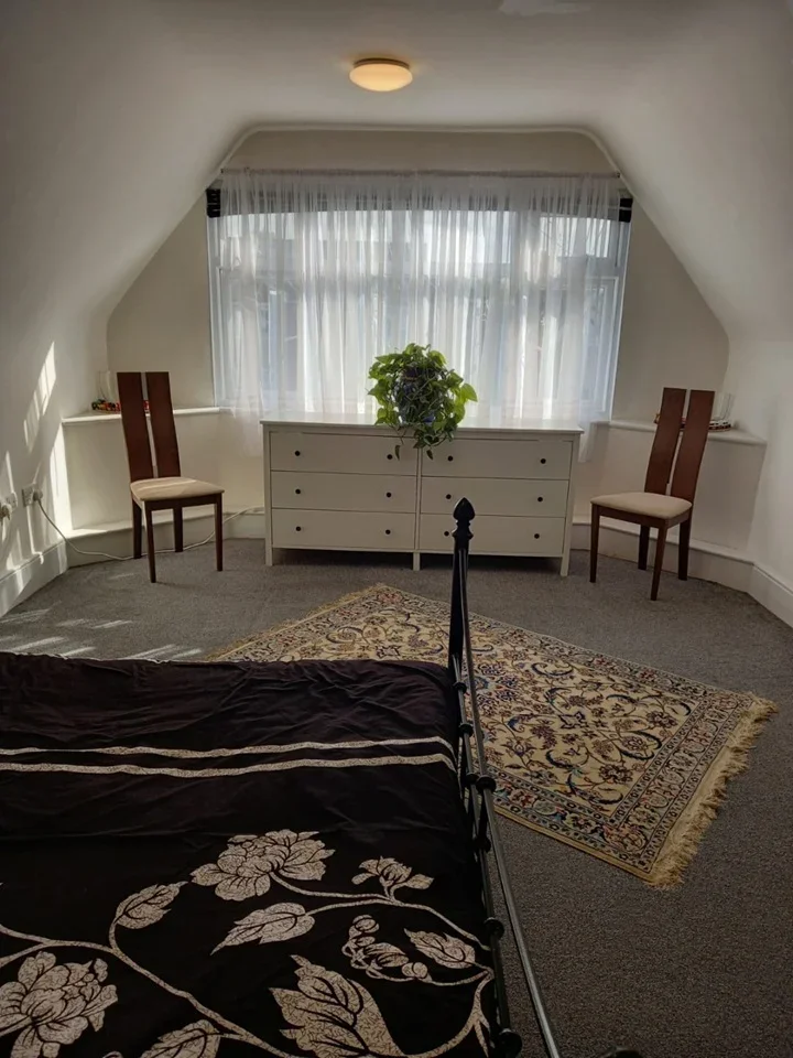 Room Bridge Drive in Greater London