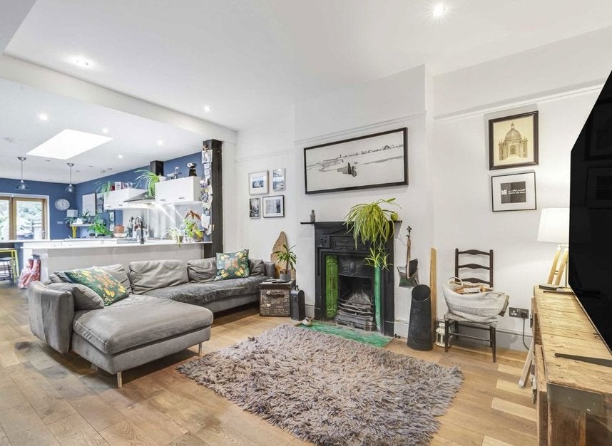 House Copthall Gardens in Greater London