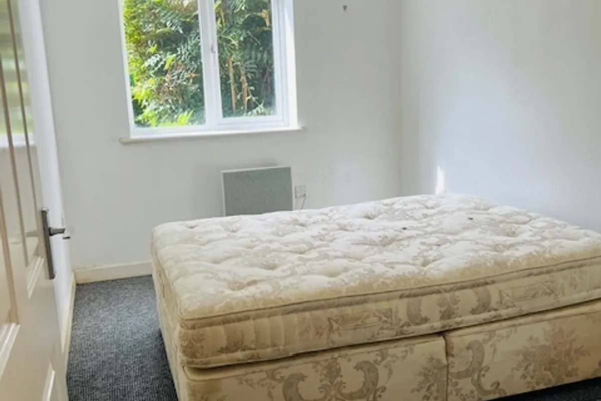 Flat Dudley Place in Borough of Spelthorne