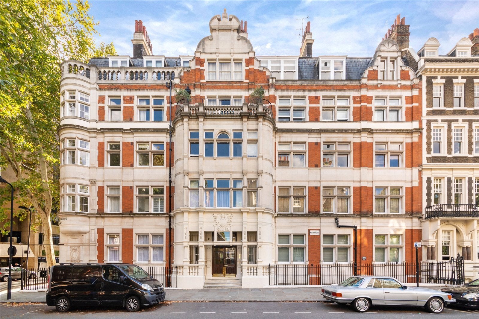 Flat Adeline Place in Greater London