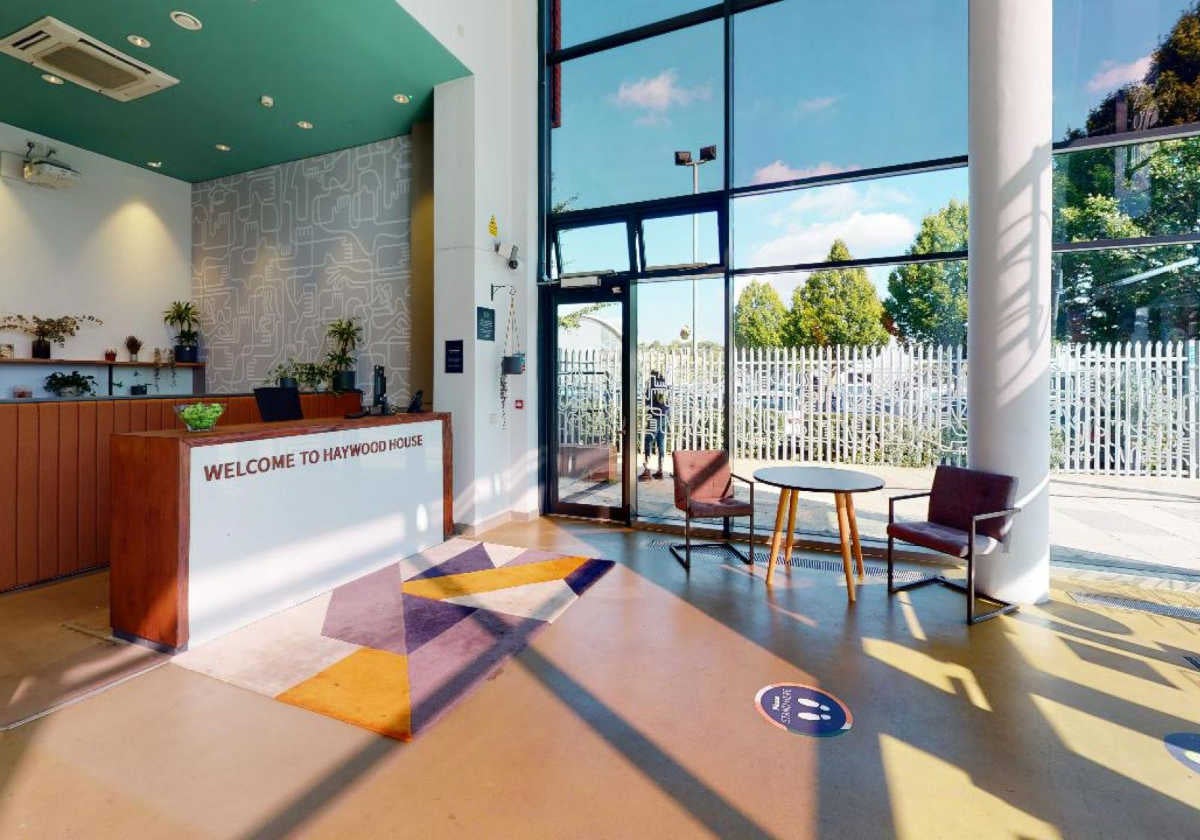 Room Blackburn Road in Greater London