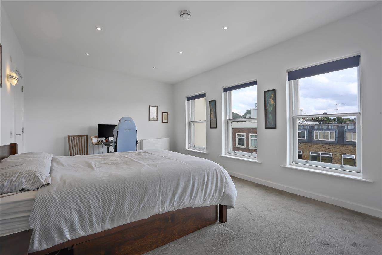 Flat Grafton Yard in Greater London