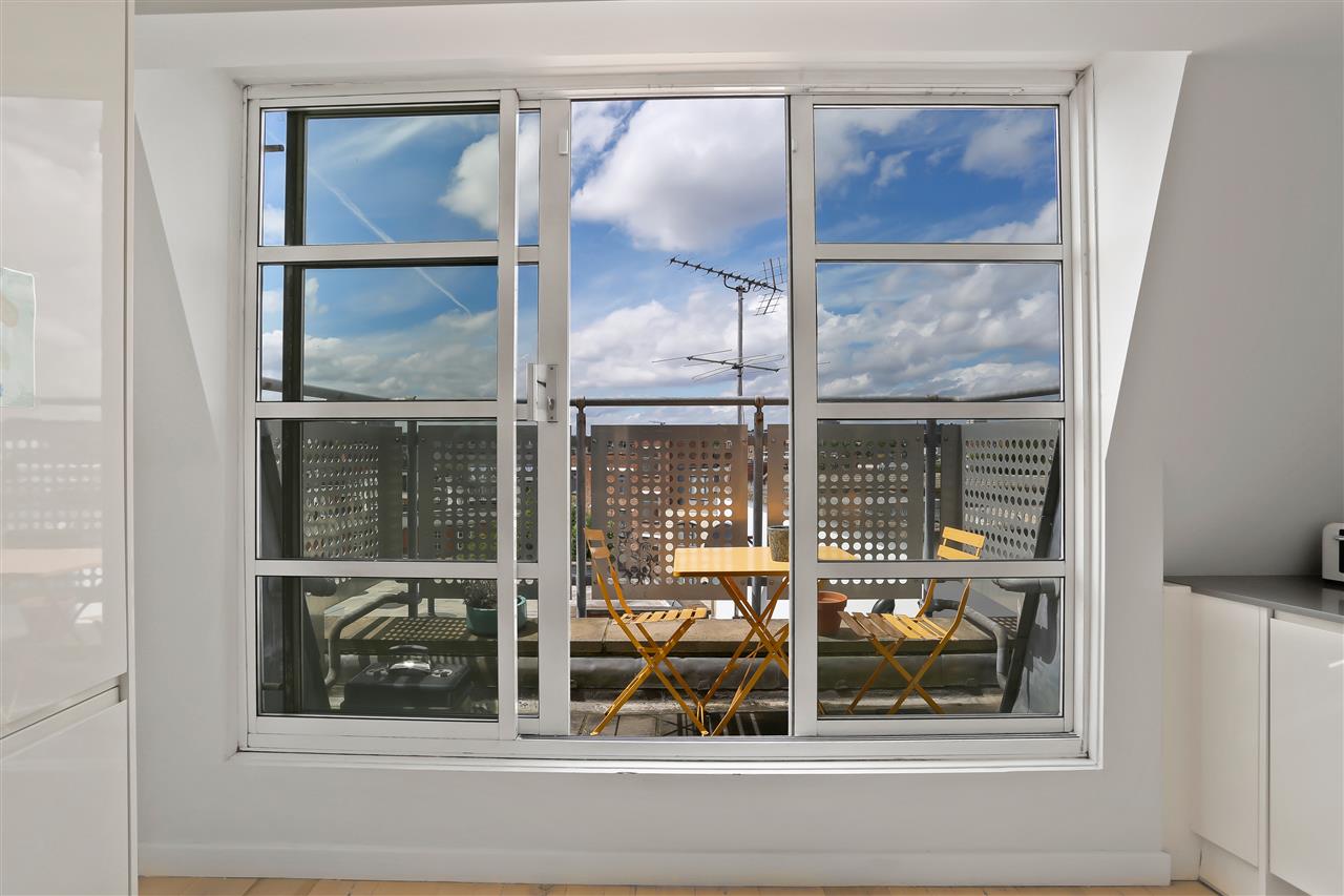 Flat Grafton Yard in Greater London