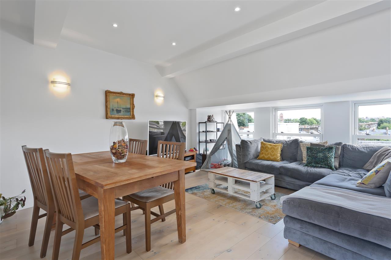 Flat Grafton Yard in Greater London
