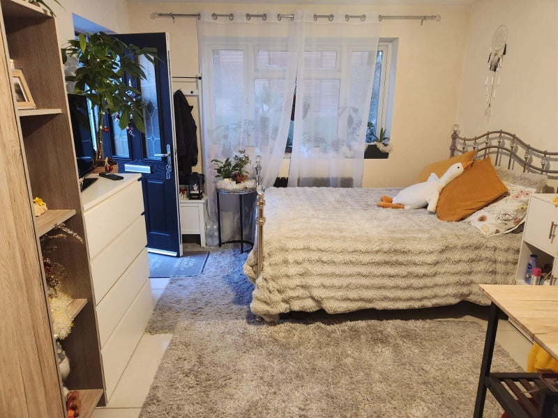 Room Alder Crescent in Poole