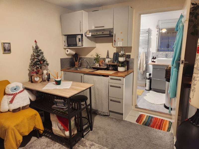 Room Alder Crescent in Poole