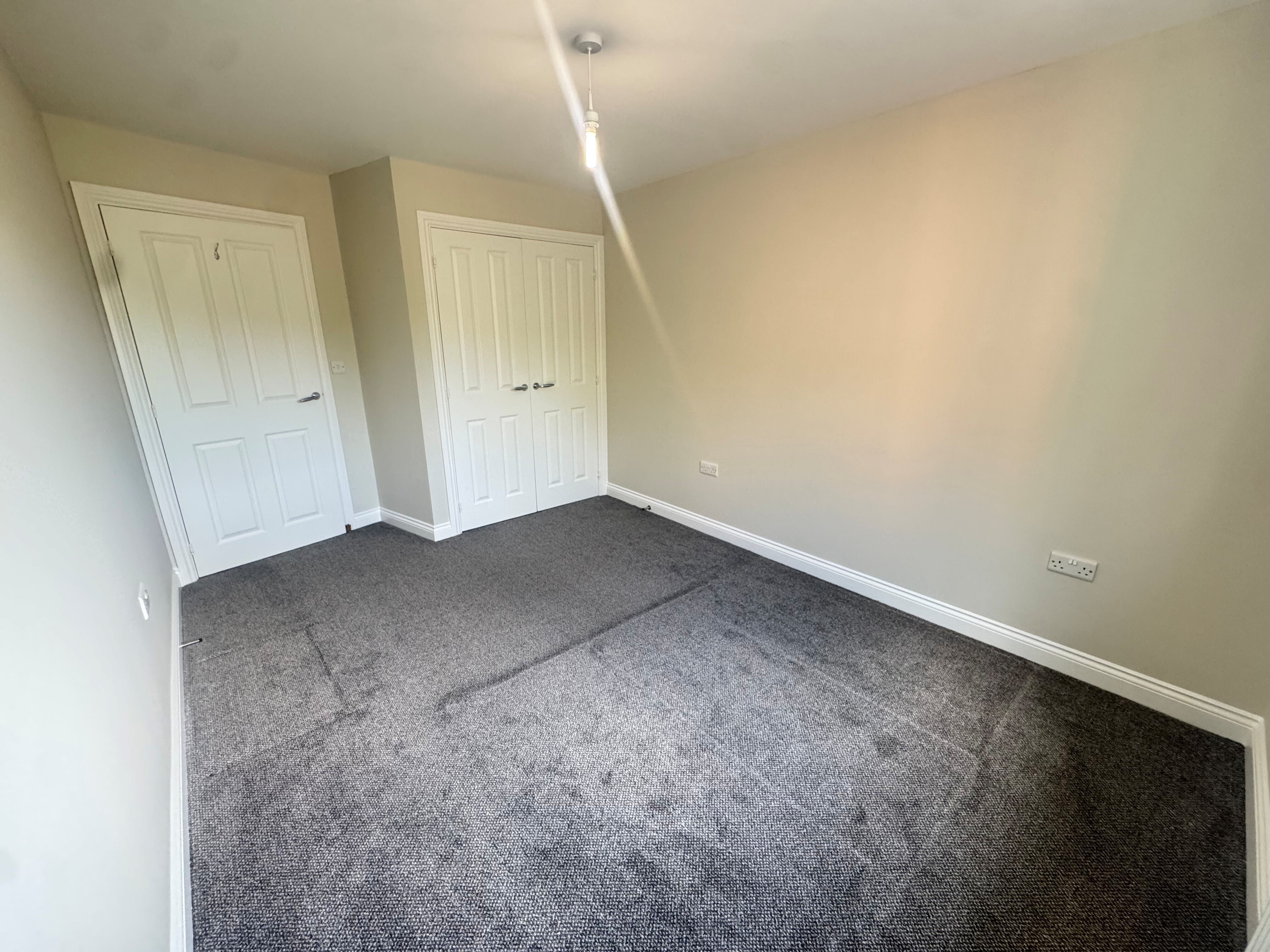 Flat Aldeney Close in Dudley