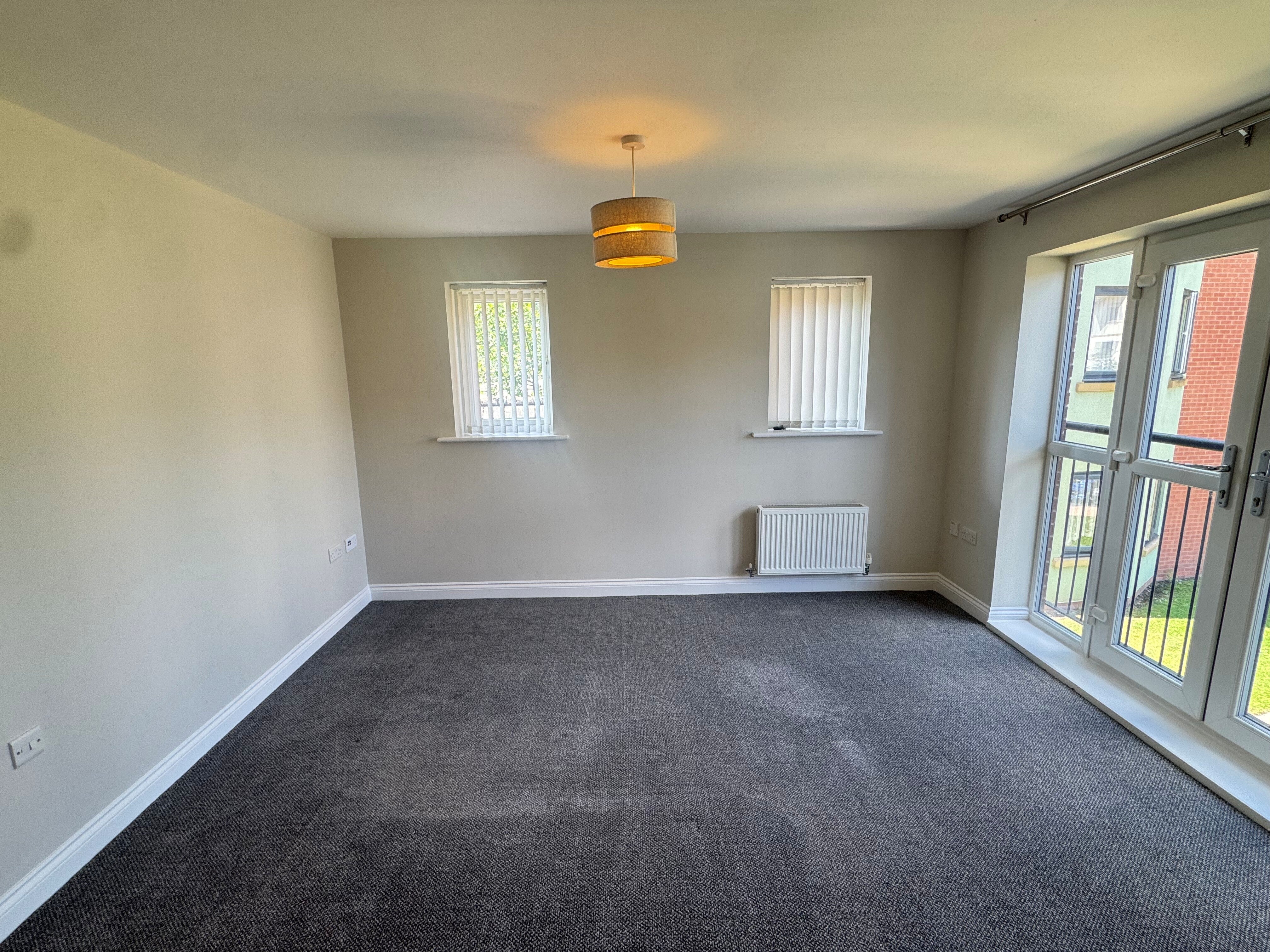 Flat Aldeney Close in Dudley