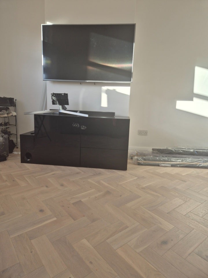 Room Kenneth Road in Greater London