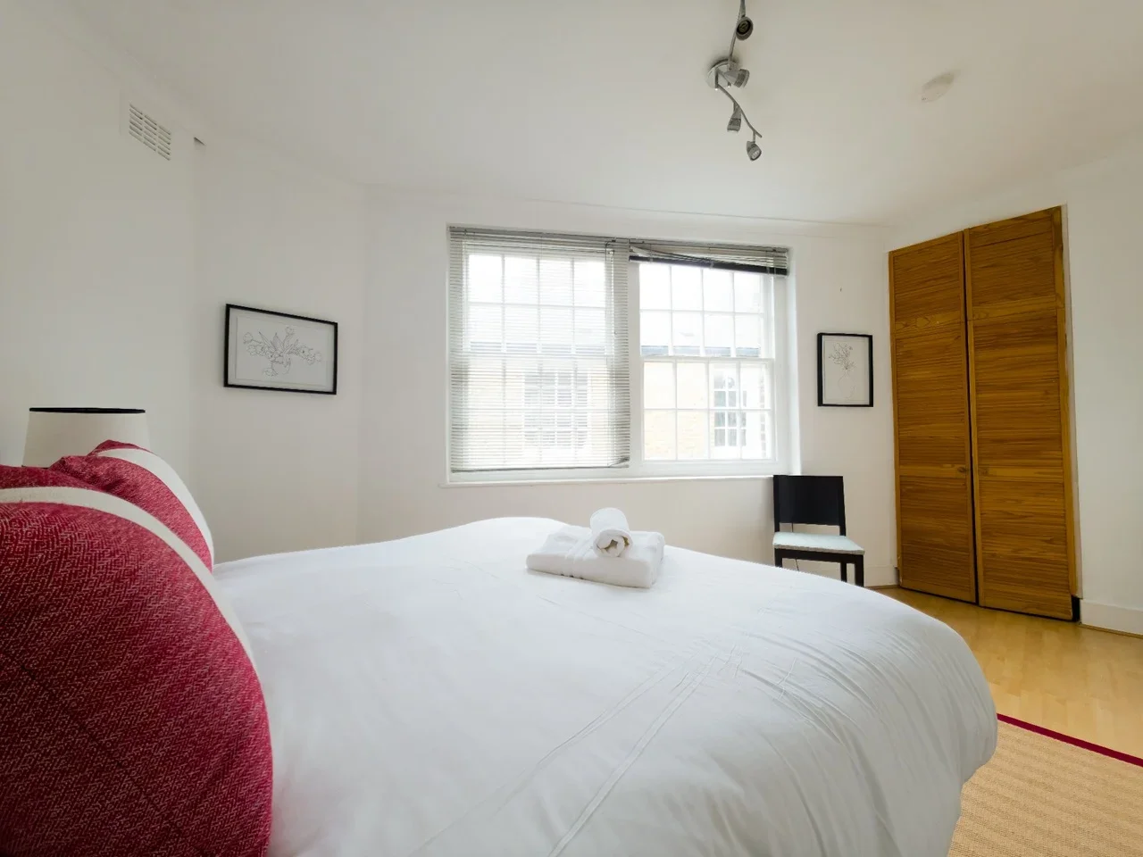 Flat Cressy Place in Greater London