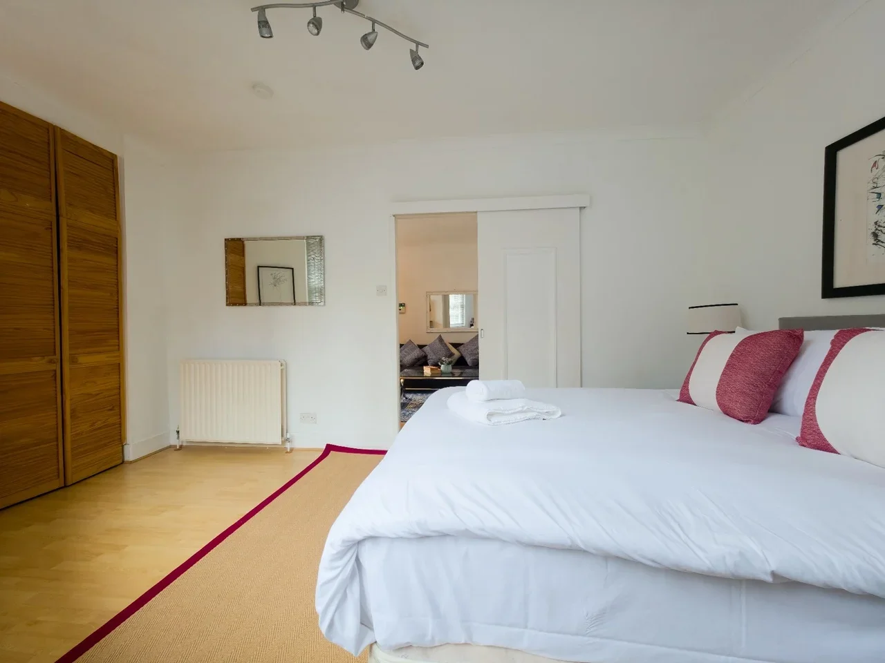 Flat Cressy Place in Greater London