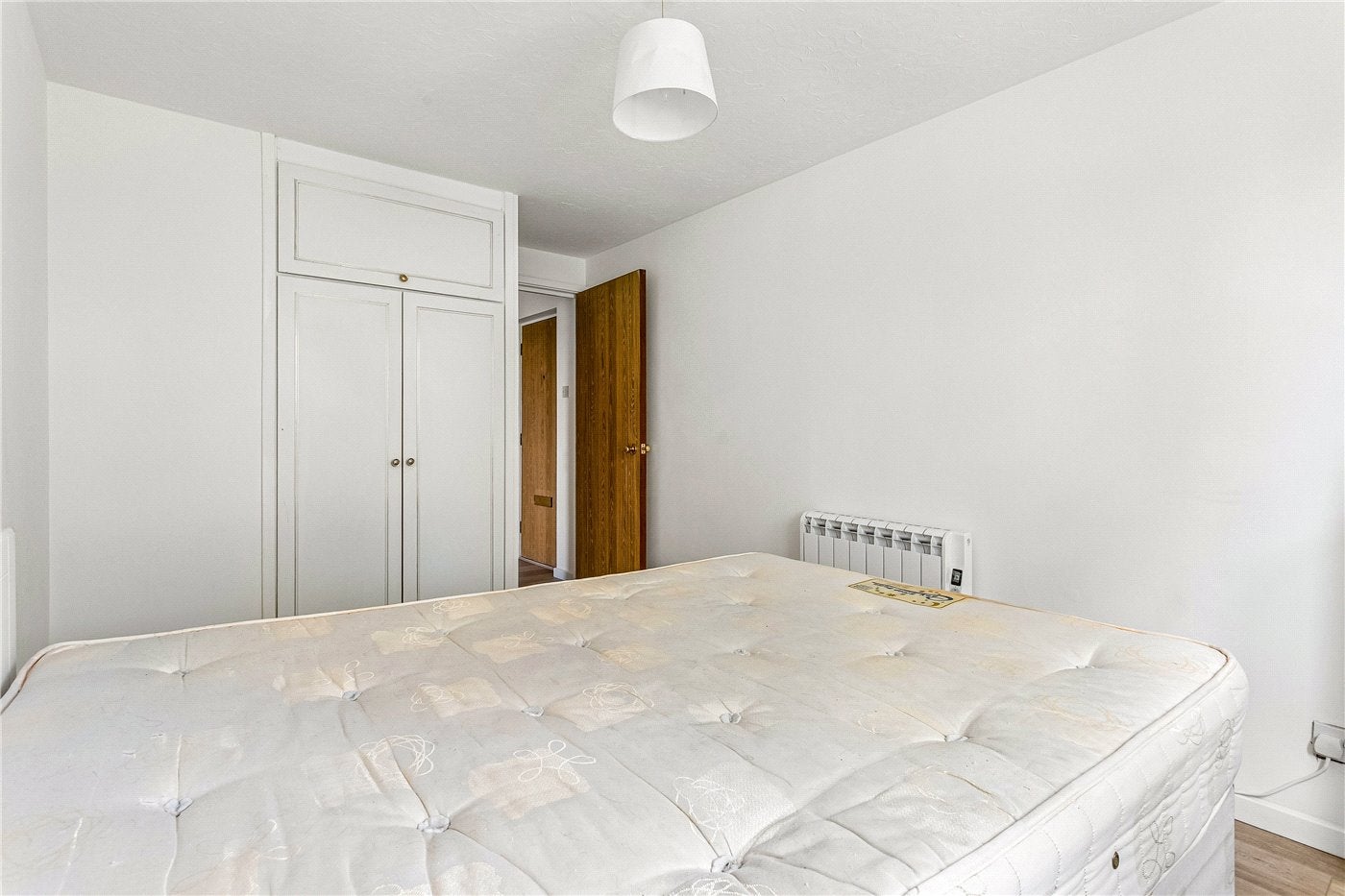 Flat Riverside Close in Greater London