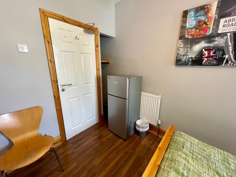 Room Himley Road in Dudley