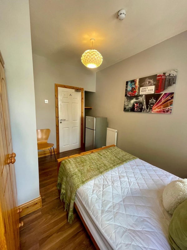 Room Himley Road in Dudley