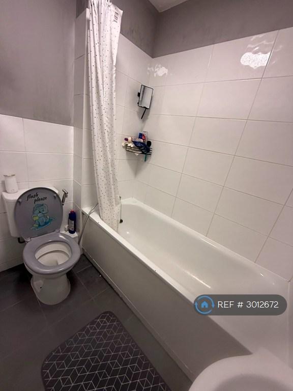 Flat Raven Close in Greater London
