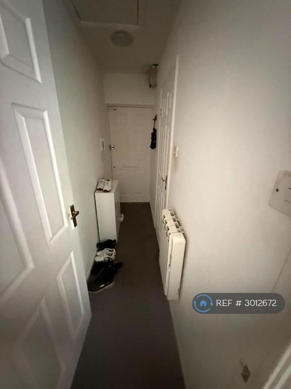 Flat Raven Close in Greater London
