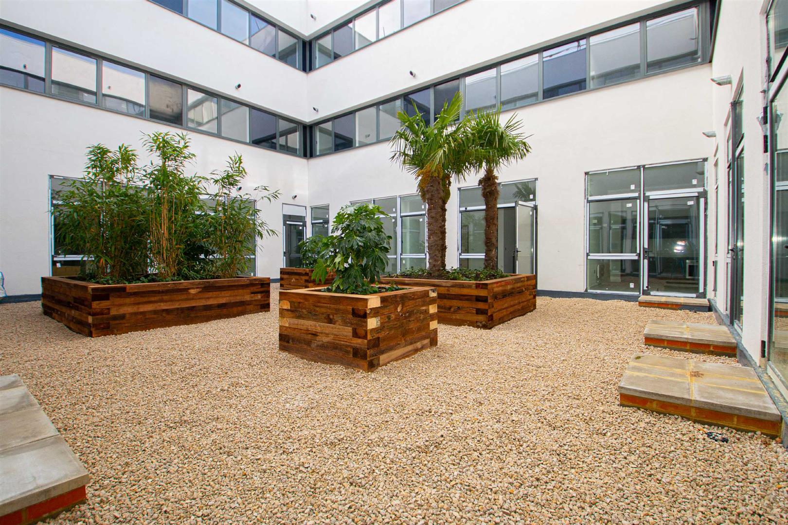Flat Foxhunter Drive in Milton Keynes