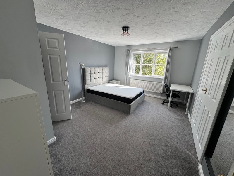 Room Bakers Ground in Bristol