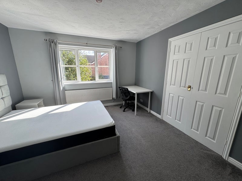 Room Bakers Ground in Bristol